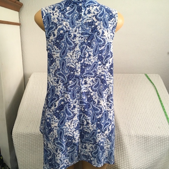 COCOMO SIZE SMALL BLUE AND WHITE PAISLEY EASY FLOW DRESS - Picture 5 of 6
